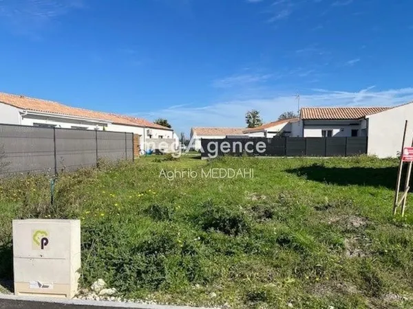 Terrain 348 m² Semussac