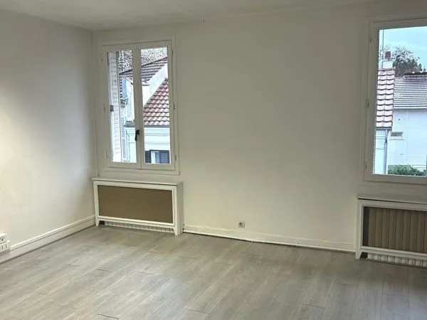 Bureaux 120m2 cloisonnés Le Raincy Centre-Ville