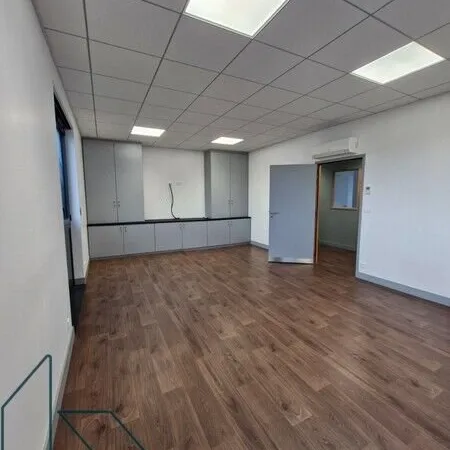 Bureau et espace de travail Location Vannes  123m² 2050€
