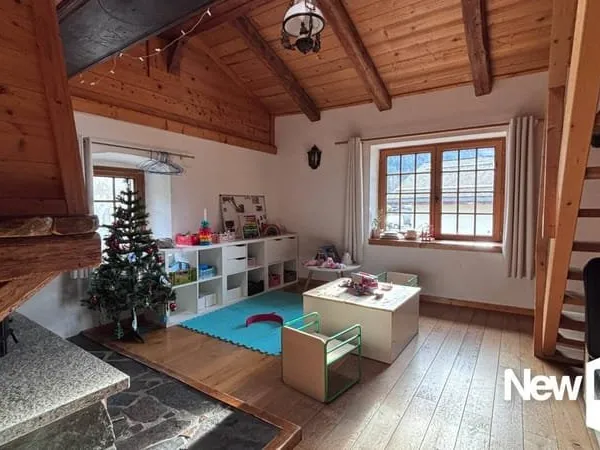 GRAND APPARTEMENT DANS MAISON DE PAYS avec travaux à réaliser - 4 pièces - 3 CHAMBRES - TERRASSE- 2 