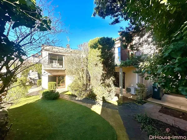 MAISON 7 PIECES 200 m2 POITIERS