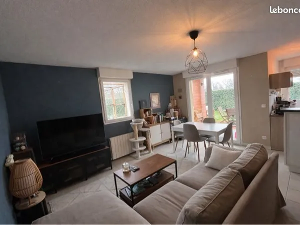 T3 de 53 m² en rez-de-chaussée avec grand jardin 120 m² - Résidence calme avec piscine