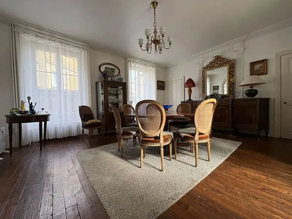 Maison 6 pièces 218 m²