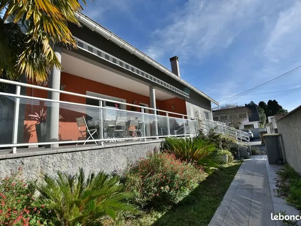 Villa 7 pièces 200 m²