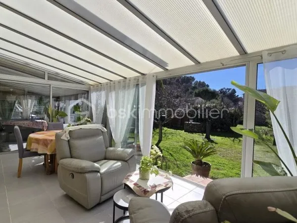Maison T6 PLAIN-PIED + mezzanine, véranda, garage et jardin