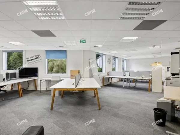 Bureaux 2 pièces 292 m²
