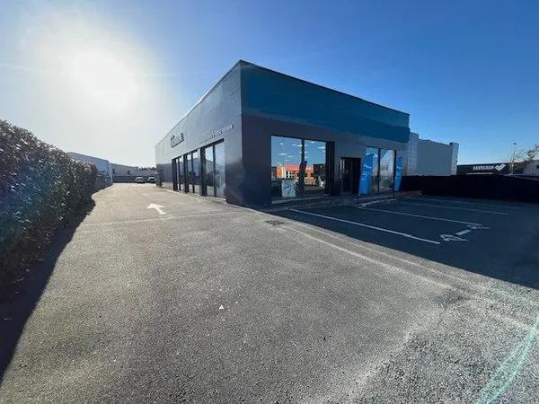 Local commercial 474 m² - ZAC ANGOULINS