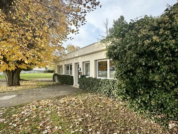 Local commercial 144 m²