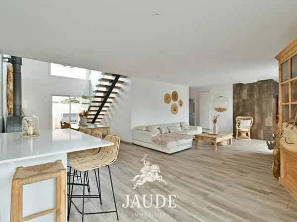 Villa d'exception avec piscine, jacuzzi et sous-sol complet