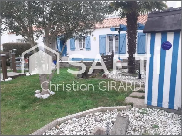 Sur Noirmoutier, près du centre-ville, belle maison de plain-pied, avec 4 chambres sur propriété de 