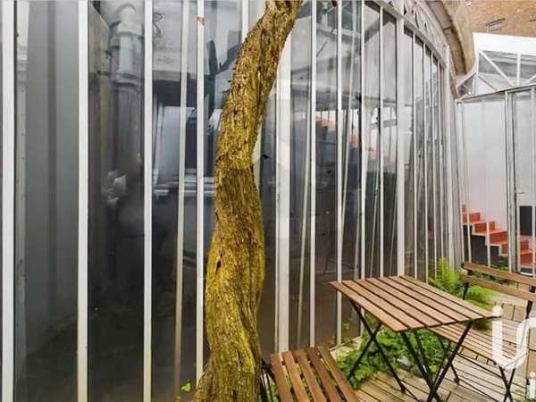 Bâtiment 301 m²