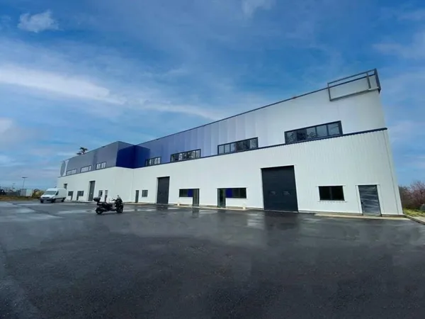 Local d'activité 1189 m²