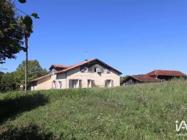 Maison 10 pièces 377 m²