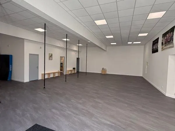 Local professionnel / salle d'activité