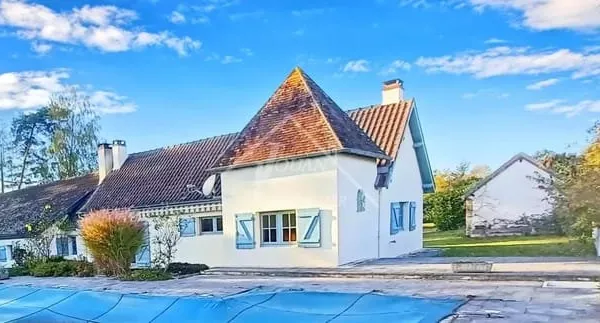 Longère, piscine, poolhouse et nombreuses dépendances, Saint Plaisir