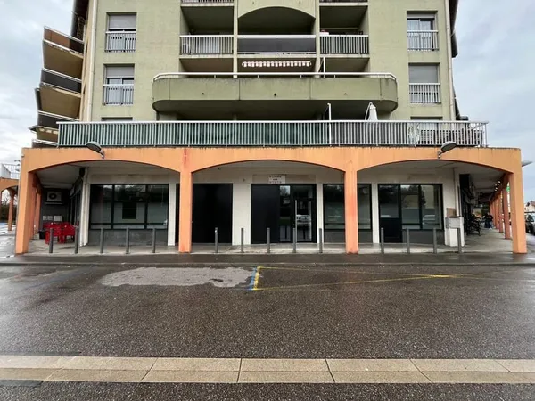 LOCAL COMMERCIAL à LOUER