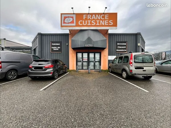 Local commercial 192 m² CHATTE