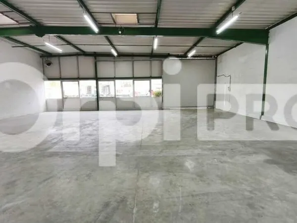 Local d'activité 650 m²