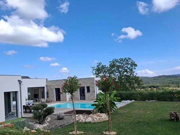 Maison contemporaine haut gamme 220 m2- 4 chambres