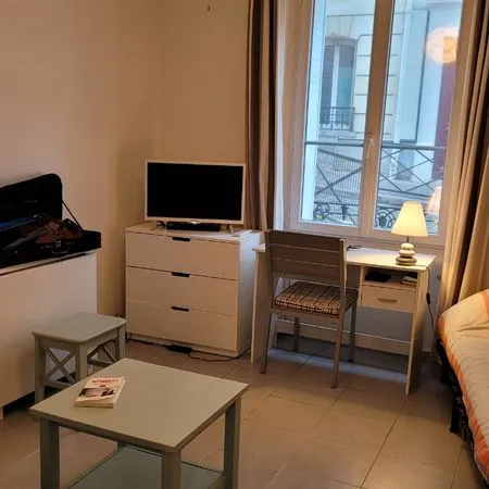 Studio 21m2 rdc sur 44 rue des Saules Montmartre