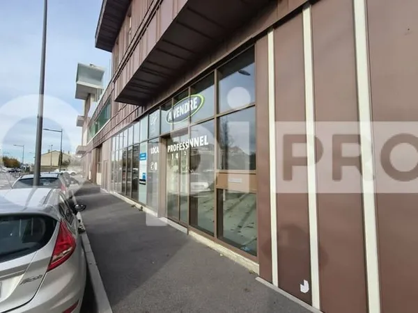Local commercial 174 m²