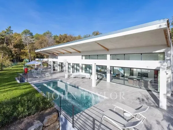 Villa moderne à louer proche Valbonne