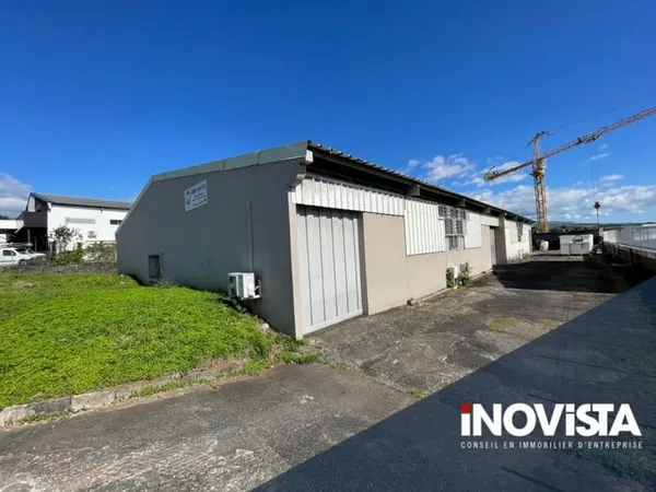 Local d’activité et entrepôt Location Saint-Benoît  100m² 1317€