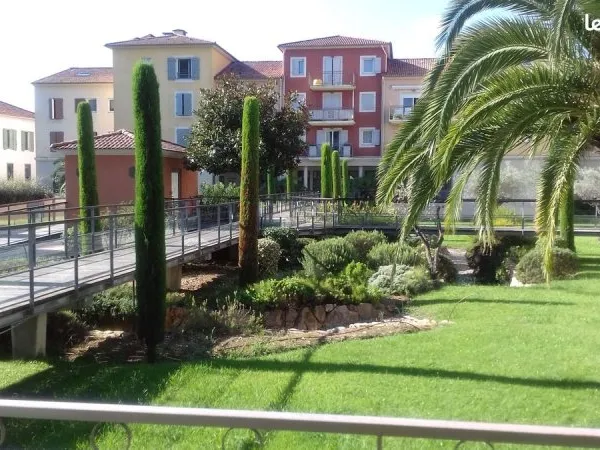2P sur Pégomas, Le Parc des Rosalines
