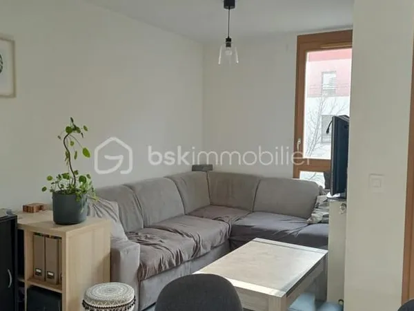 Appartement T2 lumineux avec loggia et place de parking en sous-sol