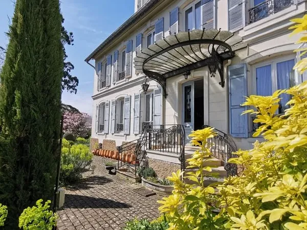 Maison 9 pièces 280 m²