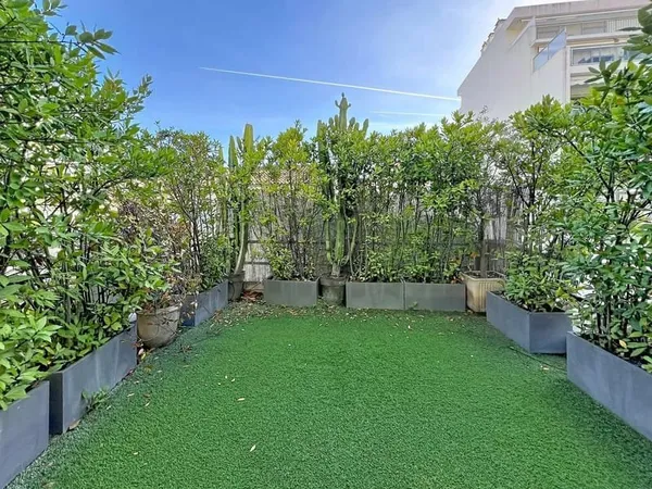 CANNES - PALM-BEACH - 3P RENOVE AVEC TERRASSE