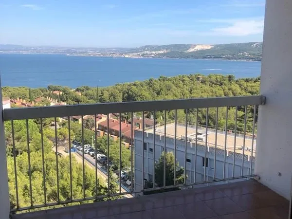 Particulier loue appartement T3 Martigues vue imprégnable