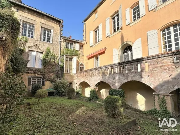 Maison 17 pièces 690 m²