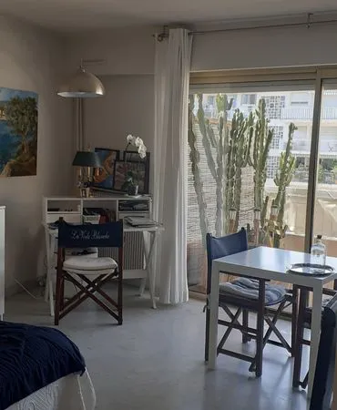 Particulier vend grand studio à Juan les pins