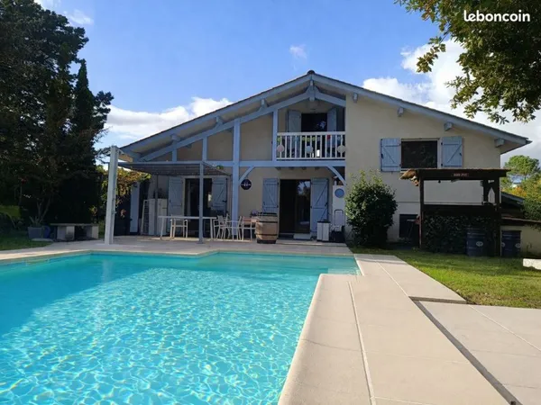 Maison familiale avec Piscine,grand terrain sans vis à vis,+studio indépendant
