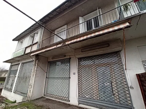 Local commercial 2 pièces 197 m²
