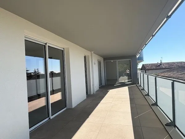 Uzes, appartement de standind 3 pièces, terrasse e parkings