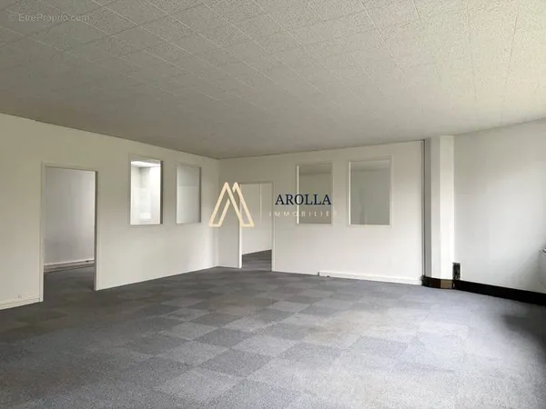 Commerce 138 m²