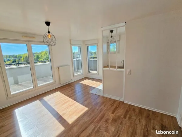 2 pièces 43m2 + Terrasse panoramique 19m2 aux pieds du RER Boussy Saint Antoine