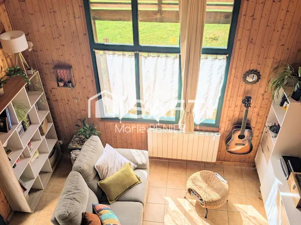 EN EXCLUSIVITÉ - Maison en bois avec jardin dans le bourg de Vaulandry