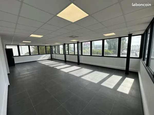 Bureaux 77 m² Puget-sur-Argens