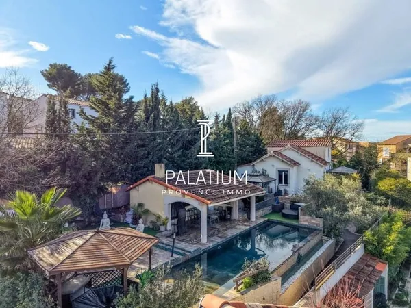 Maison 5 pièces 221 m²