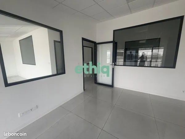 Bureaux 100 m² Baie-Mahault