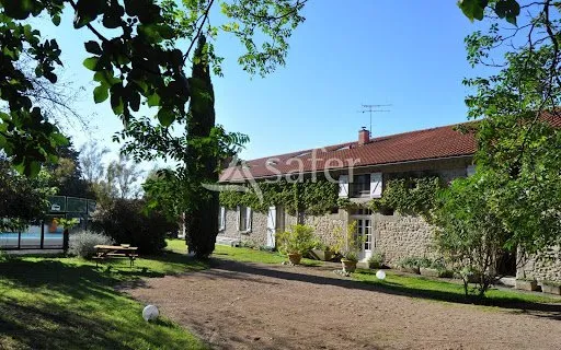 Maison 14 pièces 680 m²