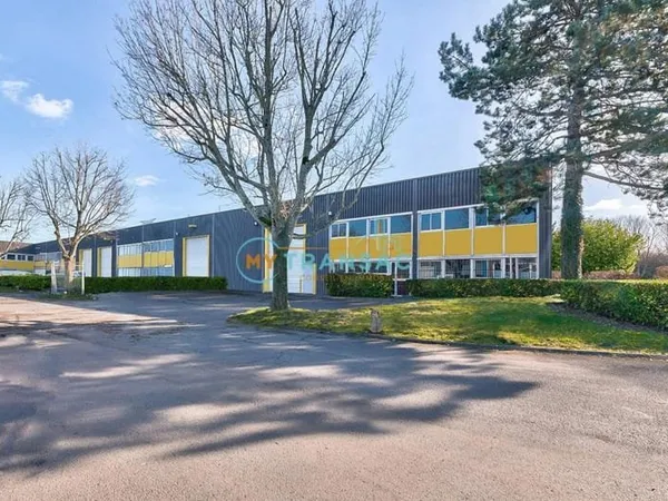 A louer Local de 322m² sur la ZI Torcy Nord