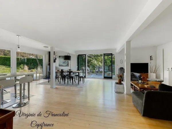 Sucy-en-Brie, Maison d'exception, parcelle de 800m², 259m² au sol, 4 chambres, 3 terrasses, jardin, 