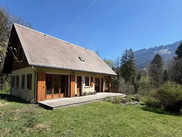 Cadre de vie exceptionnel - hameau prisé à 30mn de Chambéry