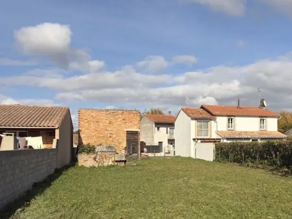 Terrain 600 m²