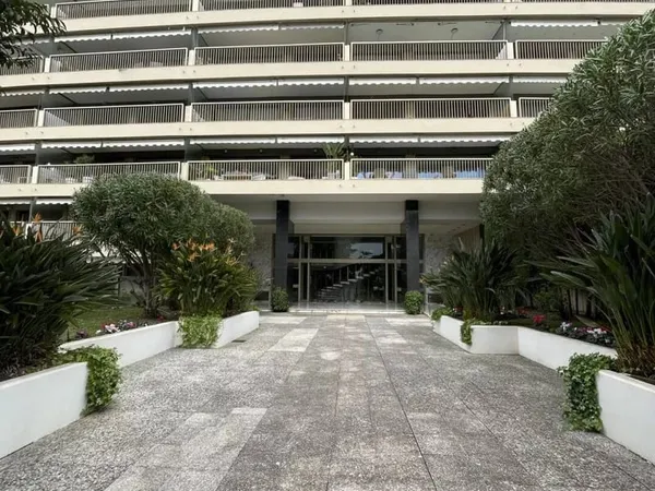 Stationnement Location Cannes   200€