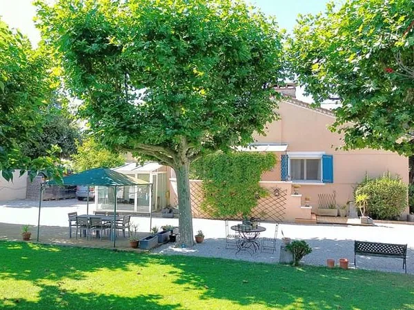 Spacieuse maison familiale avec piscine à Sorgues